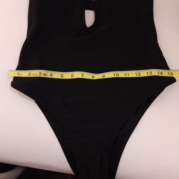 Sports one-piece black bikini - Picture 5 of 7